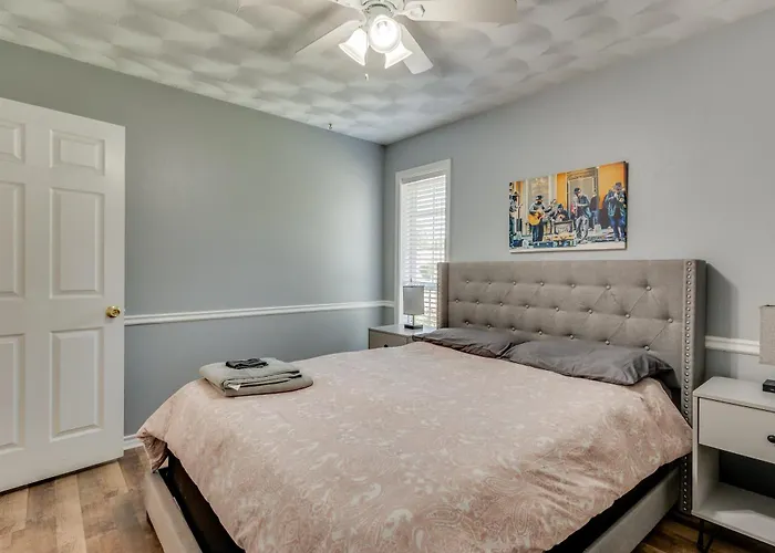Serene 5Br 2Ba Winter Home With Hot Tub & Fire Pit