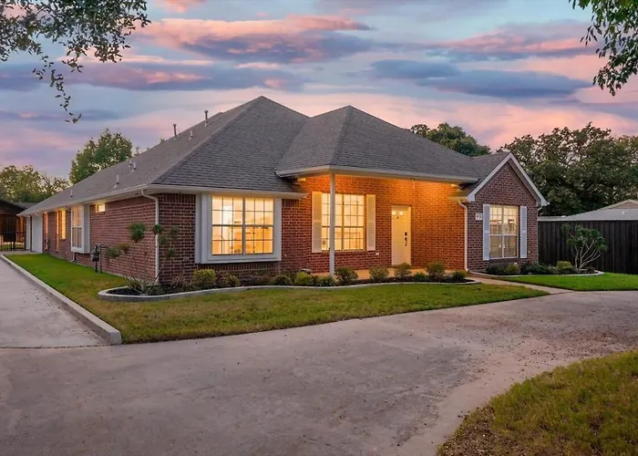 Impressive 5Br 3,5Ba Holiday Home With Pool, Game Room & Cinema Room