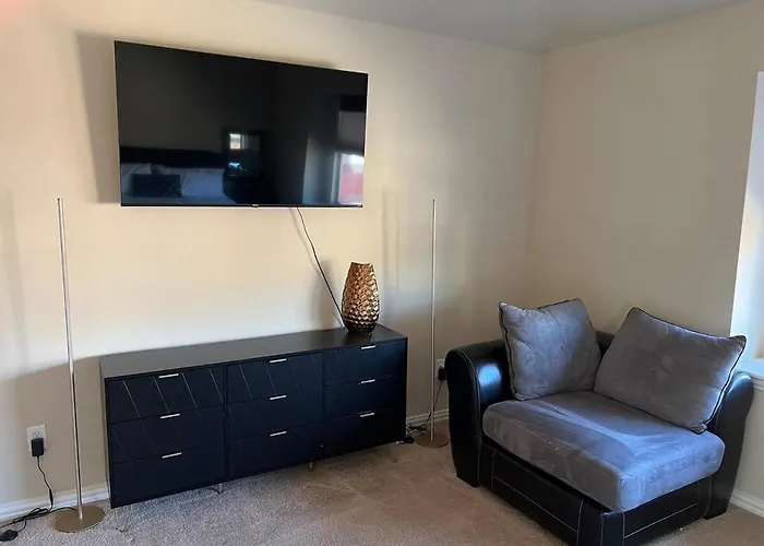 Bright And Spacious 3 Bedroom Townhome, Minutes From Dfw Airport