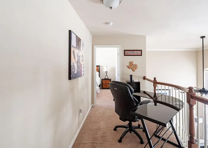 Bright And Spacious 3 Bedroom Townhome, Minutes From Dfw Airport