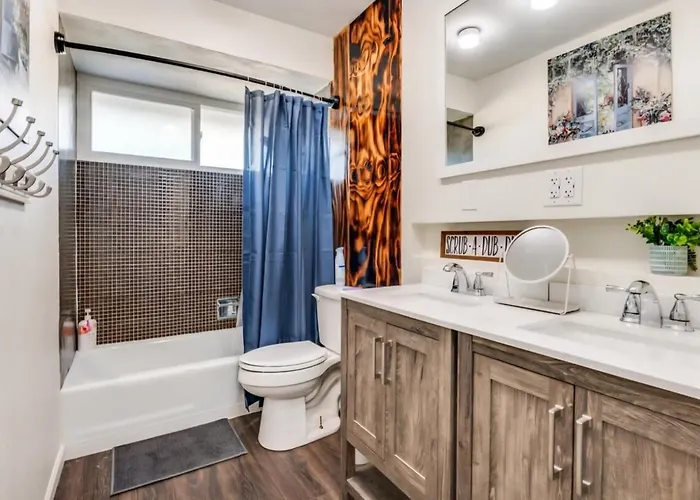 Pet Friendly Home With Hot Tub - Sleeps 8